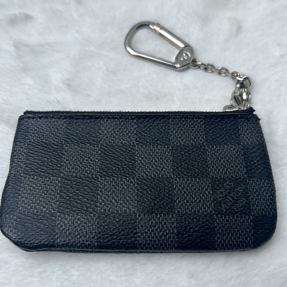 Authentic Louis Vuitton cle - Picture 4 of 10
